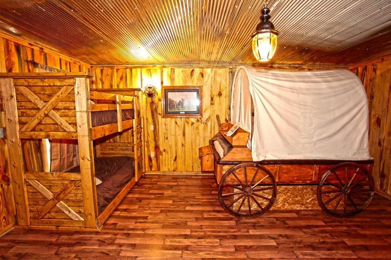 ホテル Diamonds Old West マーフリーズボロ エクステリア 写真